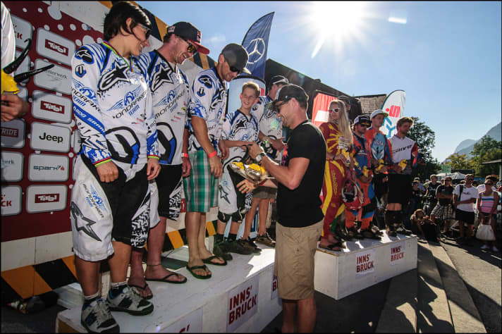   On the right, the third-placed riders from the Dirt Norco Race Team (IRL). In the foreground, the MS Mondraker Team (AUT), who defended their title as the fastest Donwhill team on the Nordkette.