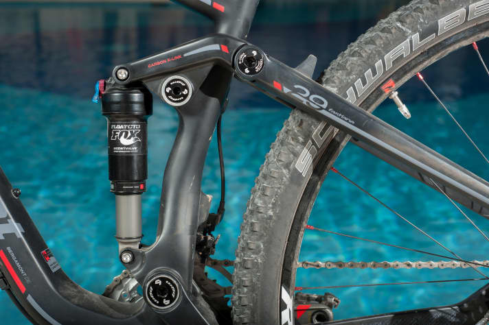   The rear shock absorber provides a sporty 102 millimetres of travel.