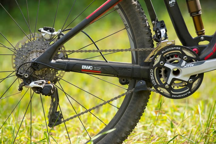   Chain tensioner is also included with the XTR version.
