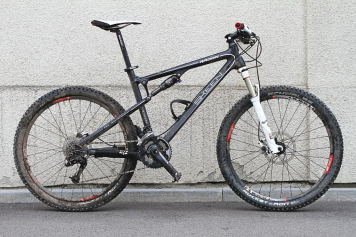 Before buying a used mountain bike: take a close look to identify potential cost traps.   If in doubt, take a second person with you who knows the ropes, or else: Hands off!