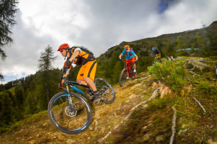   The Trek Remedy is a little heavy. It is therefore particularly fun downhill.