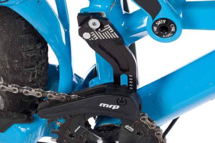   Better safe than sorry: profiled teeth and a chain guide keep the chain in check.