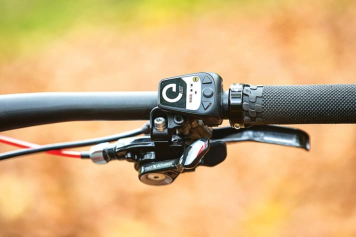   The electronic lockout (eLECT) from Magura can be controlled via the handlebar remote.