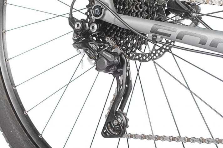   Focus, Canyon und Bulls setzen auf ein Shimano-Schaltwerk mit Shadow-Plus-Funktion. Das hält die Kette geräuscharm auf Spannung.