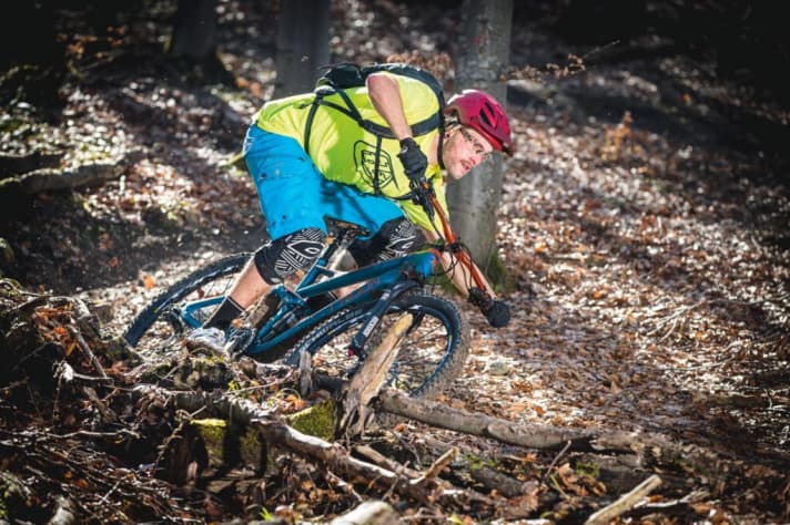   Going downhill, the Radon Slide Carbon offers sensitive suspension, is plush and you can really let it fly.