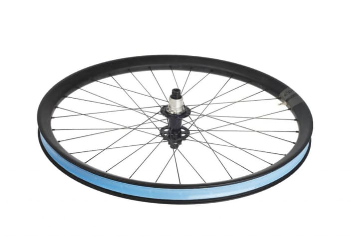   Ibis New Wide 741: 1398 euros, 35.2 mm inner width for 27.5'' and 29", <a href="http://www.tri-cycles.de/" target="_blank" rel="noopener noreferrer nofollow">www.tri-cycles.de</a>