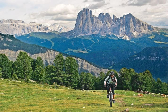   Rifugio Emilio Comici: Dass man von einer Hütte, die direkt am Dolomitenstock des Langkofels klebt, eine gigantische Aussicht hat, kann man sich vorstellen.