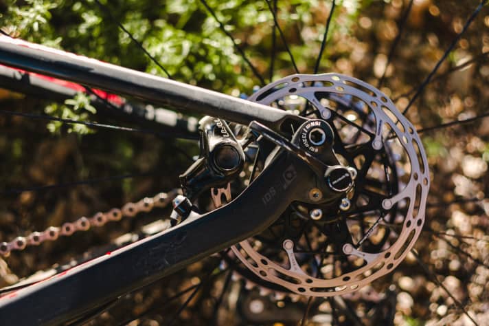   Level offers proven Sram technology, which was also used at the 2015 Downhill World Championships, in a smaller, lighter package.