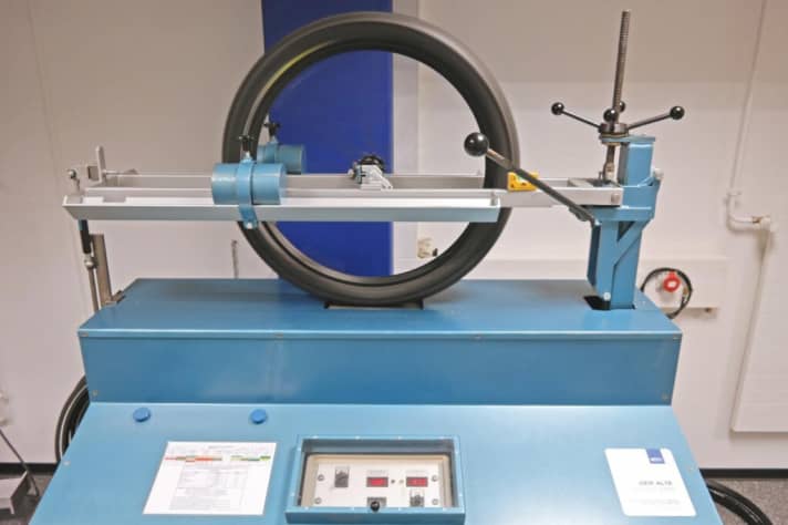   Rollwiderstand - Laborwerte werden ermittelt