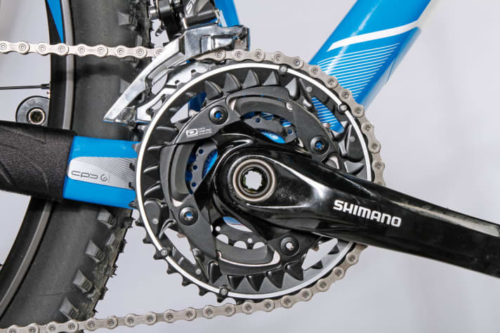   Stevens: Wenn schon dreifach, dann richtig: Wer vorne wirklich drei Kettenblätter braucht, bekommt bei allen Dreifach-Bikes im Test die 40/30/22-Variante.