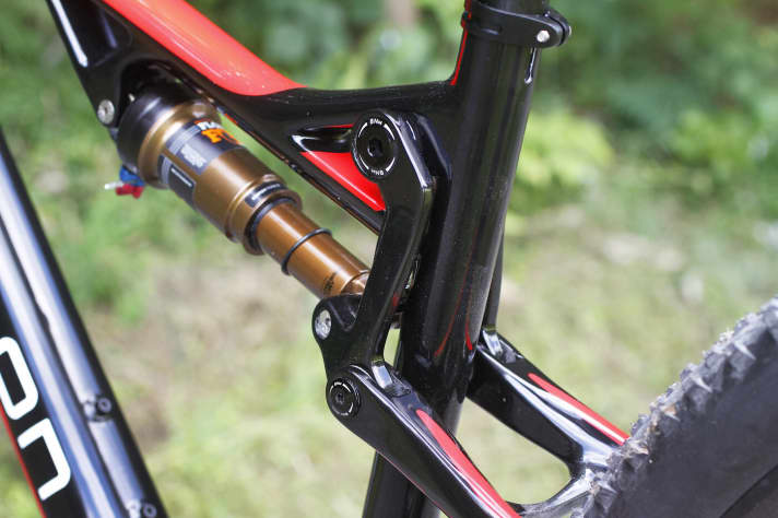   Die neuen Metric-Dämpfer von Fox und Rock Shox sollen laut Simplon-Entwickler Rainer Sebal steifer sein, sensibler ansprechen und unempfindlicher bei Wärme sein, wenn es richtig rumpelt.