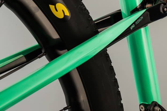   UFO: Hinter diesem Kürzel steckt nichts anderes, als dass am Hinterbau ein Gelenk eingespart wurde. Die Aufgabe übernehmen die flexenden Sitzstreben.