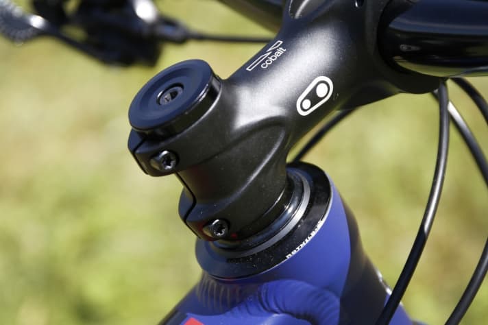  Neutral, +1.5 degrees or -1.5 degrees: with the Rotwild headset, you can customise the steering angle (head tube angle) to suit your handling preferences.