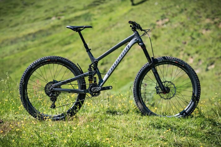   The prototype of the Propain Spindrift with carbon wheels on show is said to weigh just 13.95 kilograms.