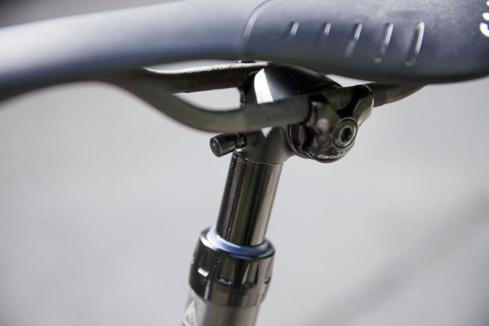   No, we didn't accidentally catch a photo of an enduro bike - more and more riders in the Cross Country World Cup are also opting for dropper seat posts. Here is Vogel's post with 35 mm travel.
