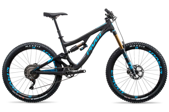   Also available in subtle black: the Pivot Firebird with XTR drivetrain and carbon rims.