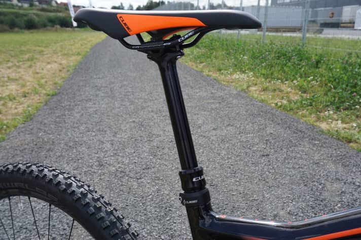  For more downhill fun, Cube has fitted its own telescopic seatpost to the carbon models of the Stereo 120.