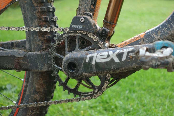   Obwohl uns die Kette nie abgesprungen ist, setzten wir bei harten Bikepark-Missionen dennoch eine kleine Kettenführung ein.