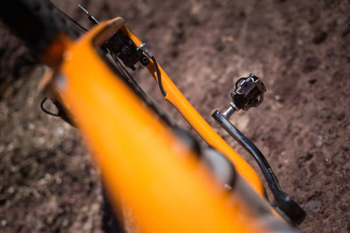   Slim chainstays: Especially riders who turn their heel when pedalling should not rub against the chainstays on the Epic HT.