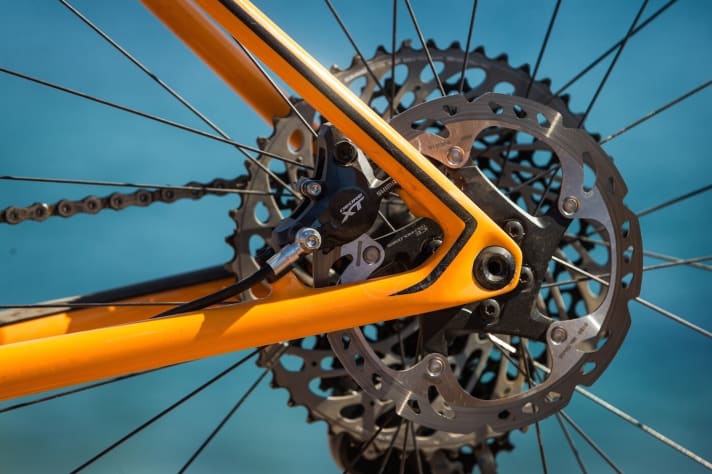   The rear brake calliper is located far inwards between the seat and chainstays.