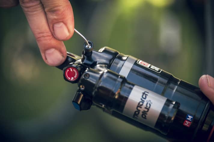   Firstly, all the air must be removed from the damper. To do this, compress the damper several times to release the pressure from the negative spring.