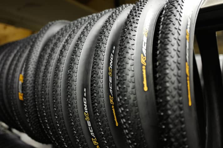   A load of freshly baked "Race King". Now it's time for the packaging, then it's off to the shops.