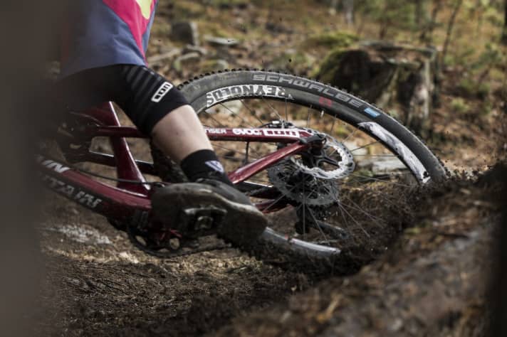   Die neuen Addix-Gummimischungen von Schwalbe sollen viel Grip mit geringem Rollwiderstand vereinen. Wir waren bereits mit allen Reifen beim Labor- und Praxistest. Das Ergebnis gibt es in BIKE 6/17 – ab 2. Mai am Kiosk.