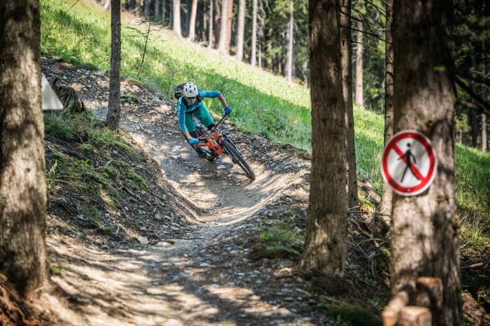   Wandern verboten! Auf den Trails am Kronplatz haben Biker Vorfahrt.