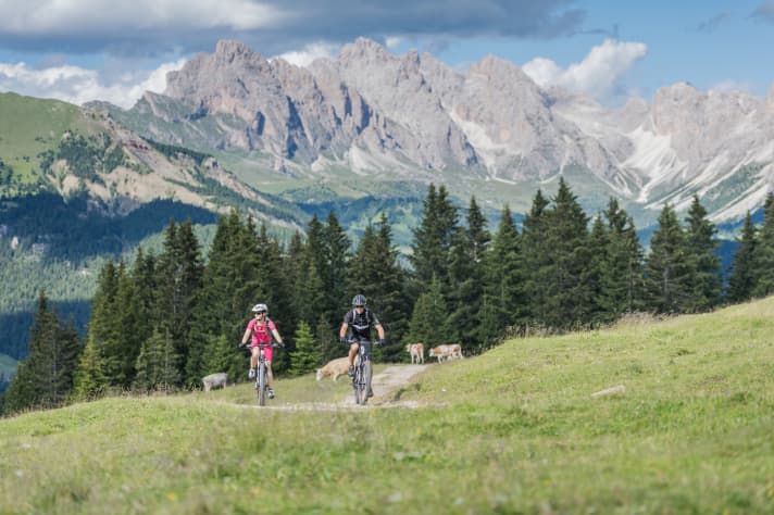   Dolomiten-Blues: Mit dem Lift hoch und dann mit dem Mountainbike weiter zum Gipfel.