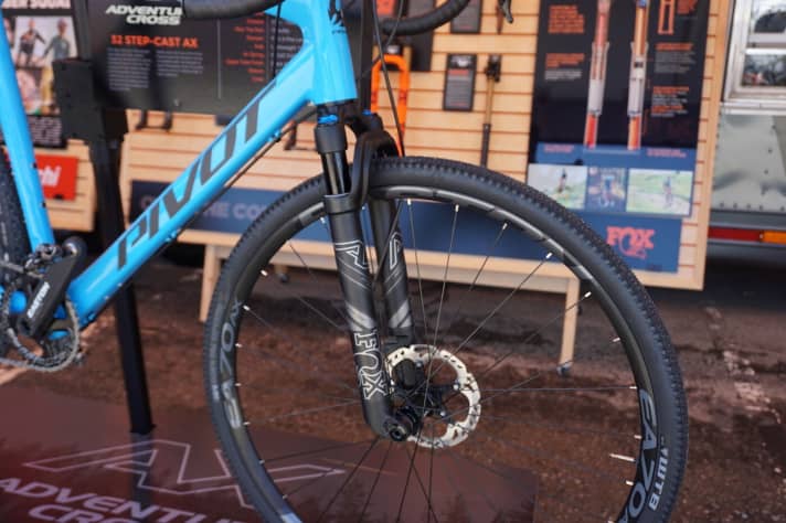   At the Sea Otter Festival in Monterey (California), numerous cross and gravel bikes with the new Fox 32 AX fork were on display.