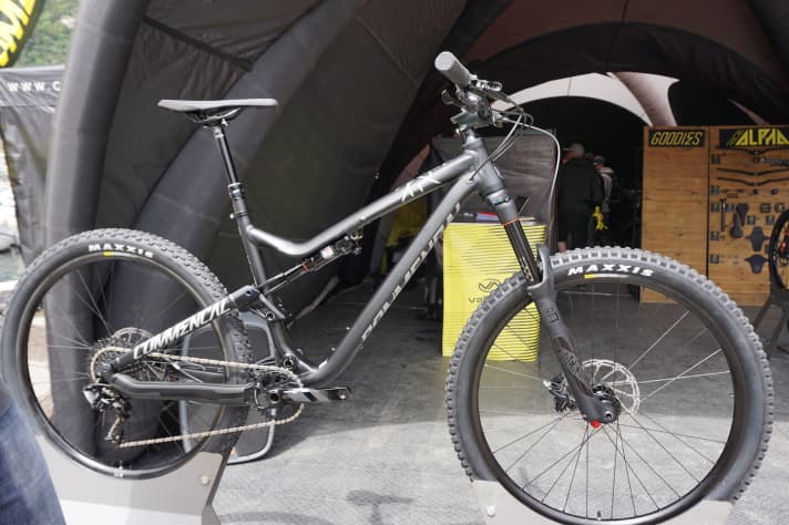 The Commencal Meta TR V4.2 has also been updated to Boost axle standard and metric shock dimensions for 2017. The model pictured costs 2899 euros.
