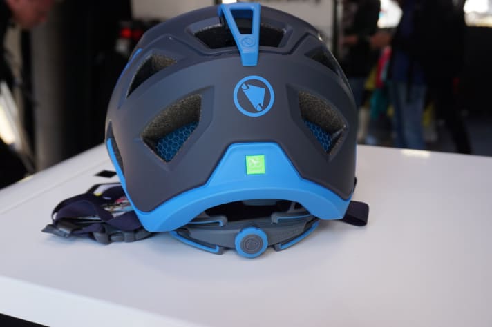   Brillen-Clip hinten und verstellbares Visier vorne bieten optimalen Platz für die Goggle-Brille.