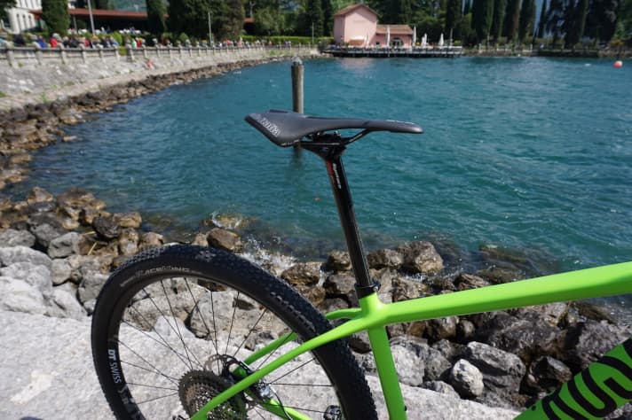   Syntaces P6 High Flex Carbon-Sattelstütze soll für ausreichend Komfort auf Schotterwegen und Trails sorgen.