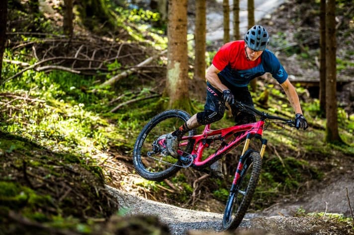   Wir haben das Pivot im Bikepark Oberammergau sowohl auf der Flowline, aber auch auf wurzeligen Trails wie dem Hobbit, oder der neuen Downhillstrecke gefahren.