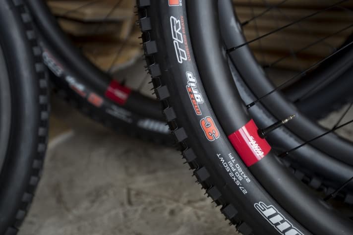   Buyers of the new Nomad will be the first to enjoy the new Santa Cruz Reserve wheels. The carbon fibre wheels are now also available individually.