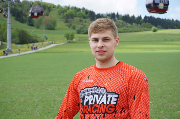   Private Racing: Der Deutsche Meister <a href="https://www.facebook.com/leo.putzenlechner" target="_blank" rel="noopener noreferrer nofollow">Leonhard Putzenlechner</a>  hat derzeit keinen Sponsor, versucht 2018 dennoch an allen EWS-Rennen teilzunehmen. Auch wenn er nicht an der neuen Rennserie teilnehmen wird, findet er das Konzept gut. 