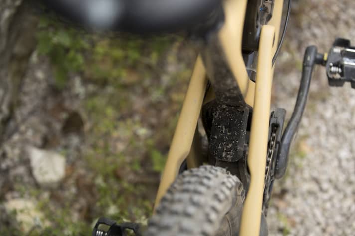   Das Nomad kommt sehrienmäßig mit breiten 2,5er-Maxxis-Reifen, der Hinterbau soll problemlos Reifen bis 2,6 Zoll aufnehmen.