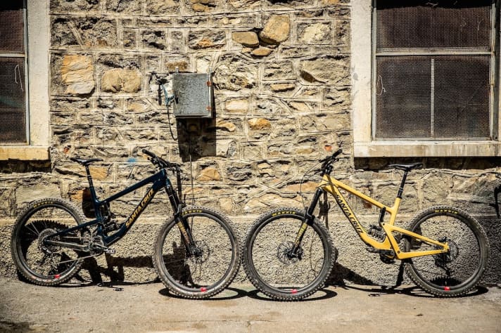   The Nomad comes in two colour variants, blue or sand, and is available with air or steel spring shock absorbers.