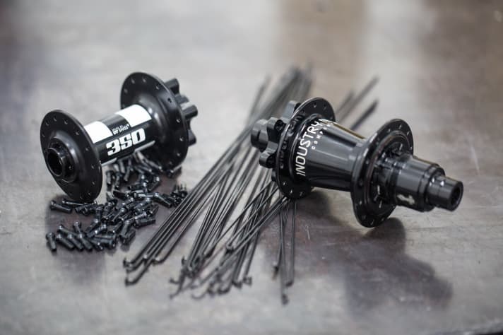   DT Swiss 350 or Industry 9 hubs: This choice remains for those interested in the new Santa Cruz Reserve wheels.