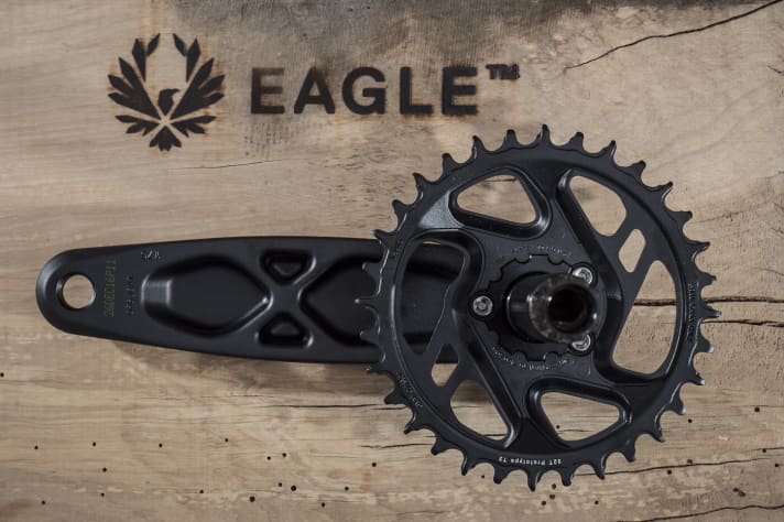   Die geschmiedete Alu-Kurbel der GX Eagle verfügt ebenfalls über die Eagle-Kettenblätter mit speziellem Zahnprofil.