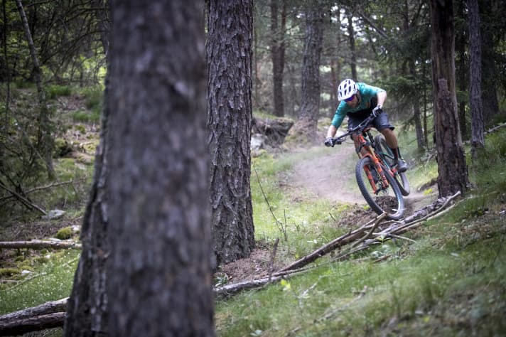   We were able to test the Genius first with 27.5-inch wheels and later with 29ers on the 400-metre altitude tour in the Aosta Valley.