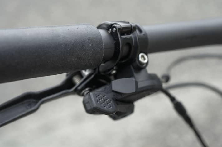   The Fox handlebar remote controls the fork and shock in one.