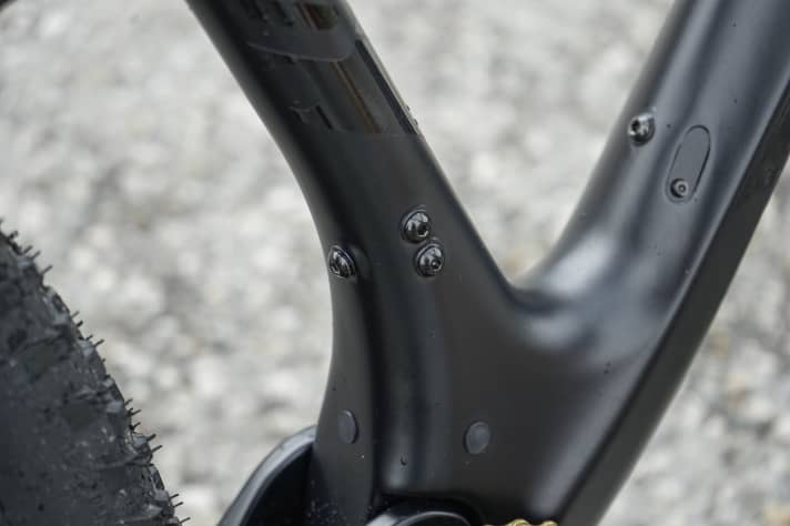   The Sablo is not only designed for single drivetrains. The Race-Fully can also be ridden with a front derailleur and double setup.