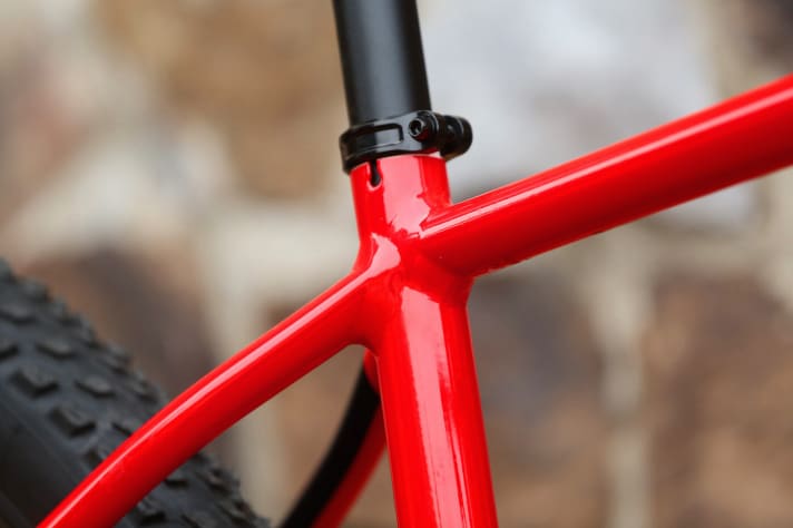   The seat knot: No welding beads to be seen and the seat post diameter is 27.2 mm.