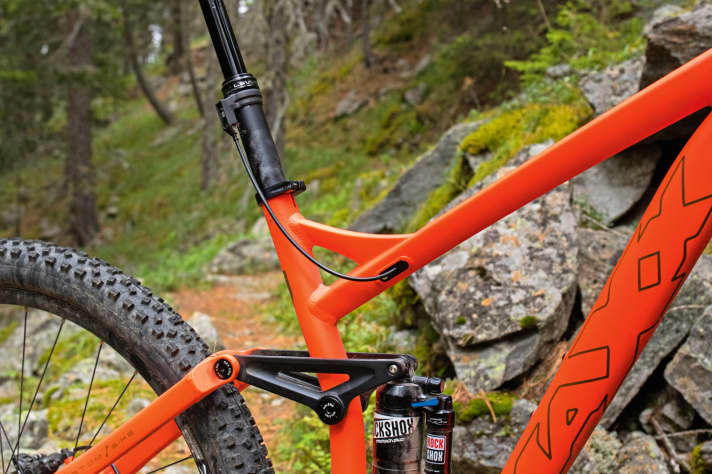   Maxx Fab4: The external control of the Kindshock support is no longer the current standard. The cover on the support comes off easily and has been lost.
