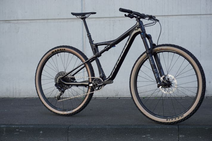   Erstmals gezeigt: Das Cannondale Scalpel SE. Mehr Federweg soll das Marathon-Fully abfahrtstauglicher machen. Die abgebildete Variante kostet 4500 Euro.