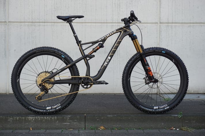   Das Rotwild RX2 hat einen unveränderten Rahmen, wird 2018 aber in einer limitierten Gold-Version verkauft. Es soll nur 25 Stück geben – für jeweils 8999 Euro.