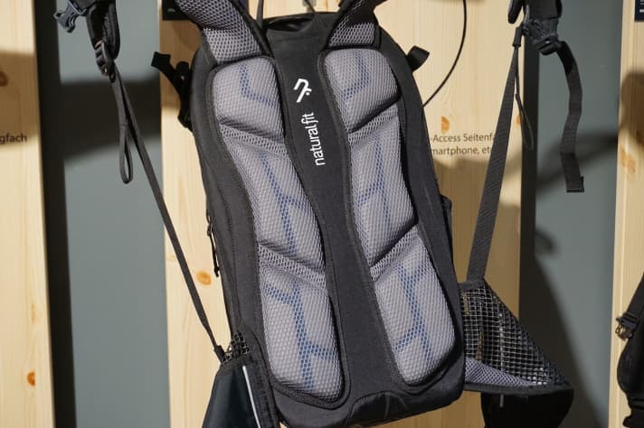   Ab 2018 verwendet Cube keine Rückensysteme mehr von Deuter, sondern setzt auf das eigens entwickelte Belüftungssystem „Natural Fit“.