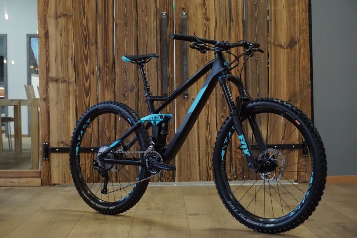 The girls can be happy too. Because the frame of the new Stereo 140 is available in the Sting model with women-specific equipment. The smallest frame size is 13.5 inches. The model shown here costs 2499 euros.