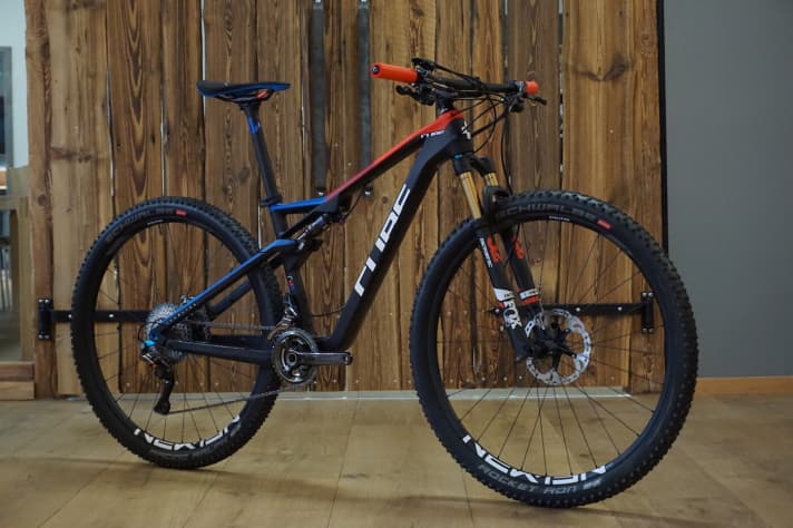 Attention marathon bikers! The frame of the Cube AMS 100 remains unchanged for 2018. However, the racing bike has been given a new Teamline paint job and new equipment. A test of the AMS 100 can be found in BIKE 9/17 - from 1 August on newsstands.